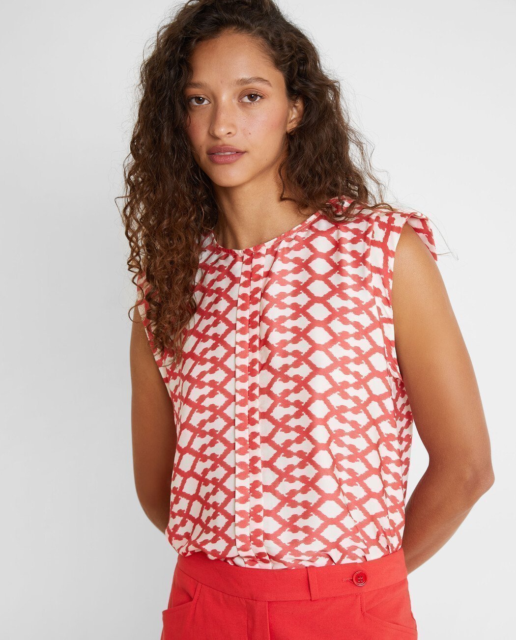 CAMISA SIN MANGAS ESTAMPADA