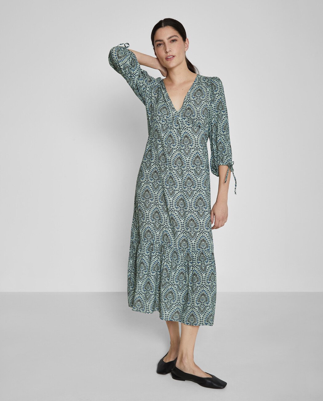 VESTIDO MIDI FLUIDO