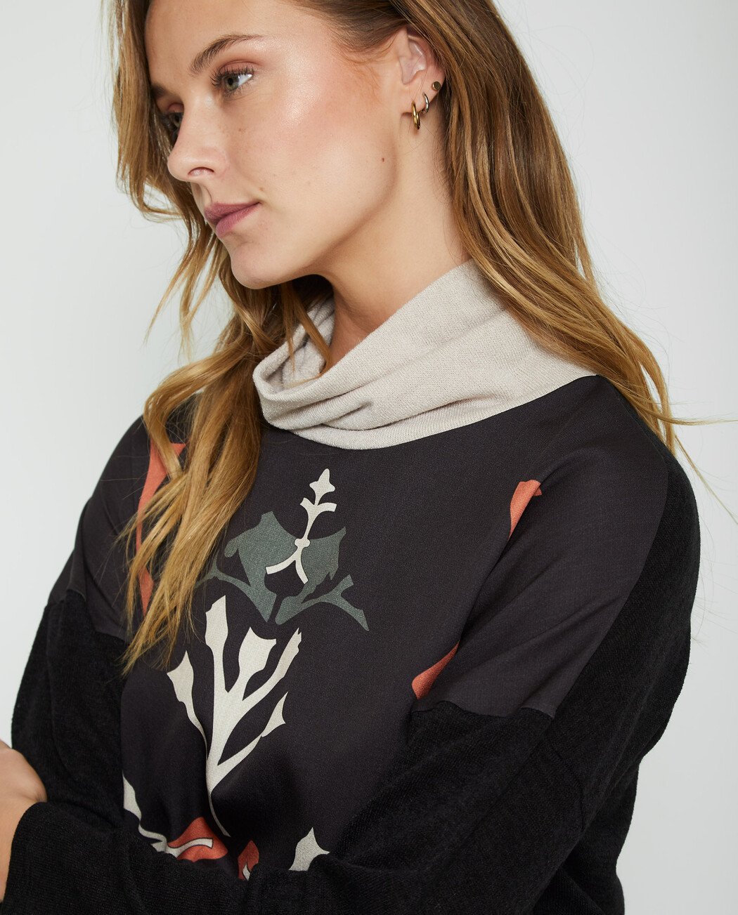 CAMISETA CUELLO VUELTO