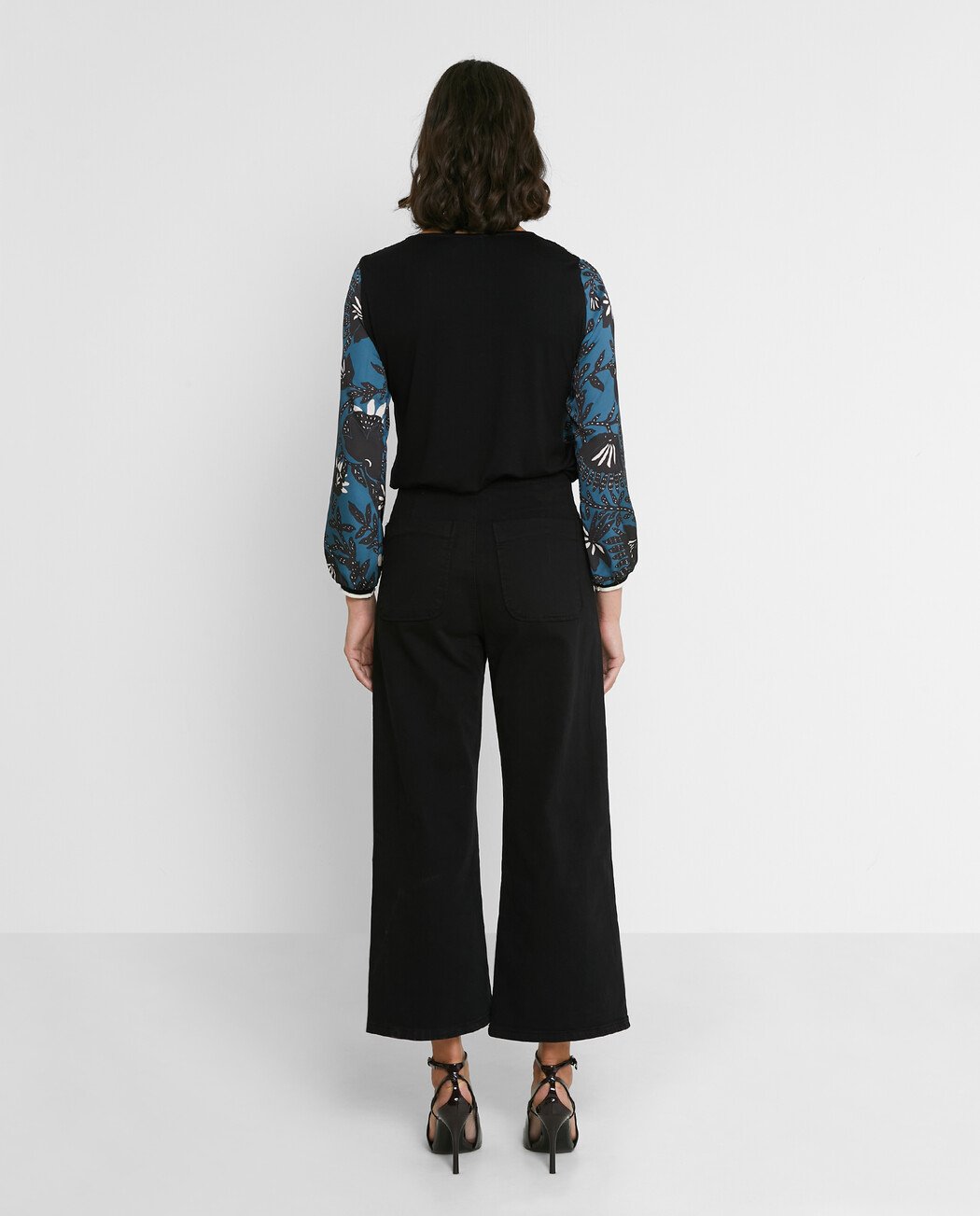 CAMISETA AZUL ESTAMPADA