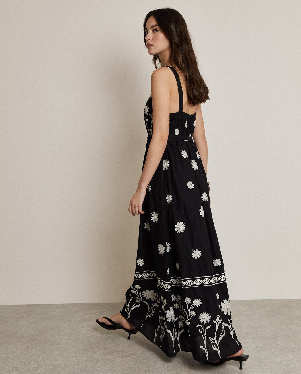 VESTIDO BORDADO