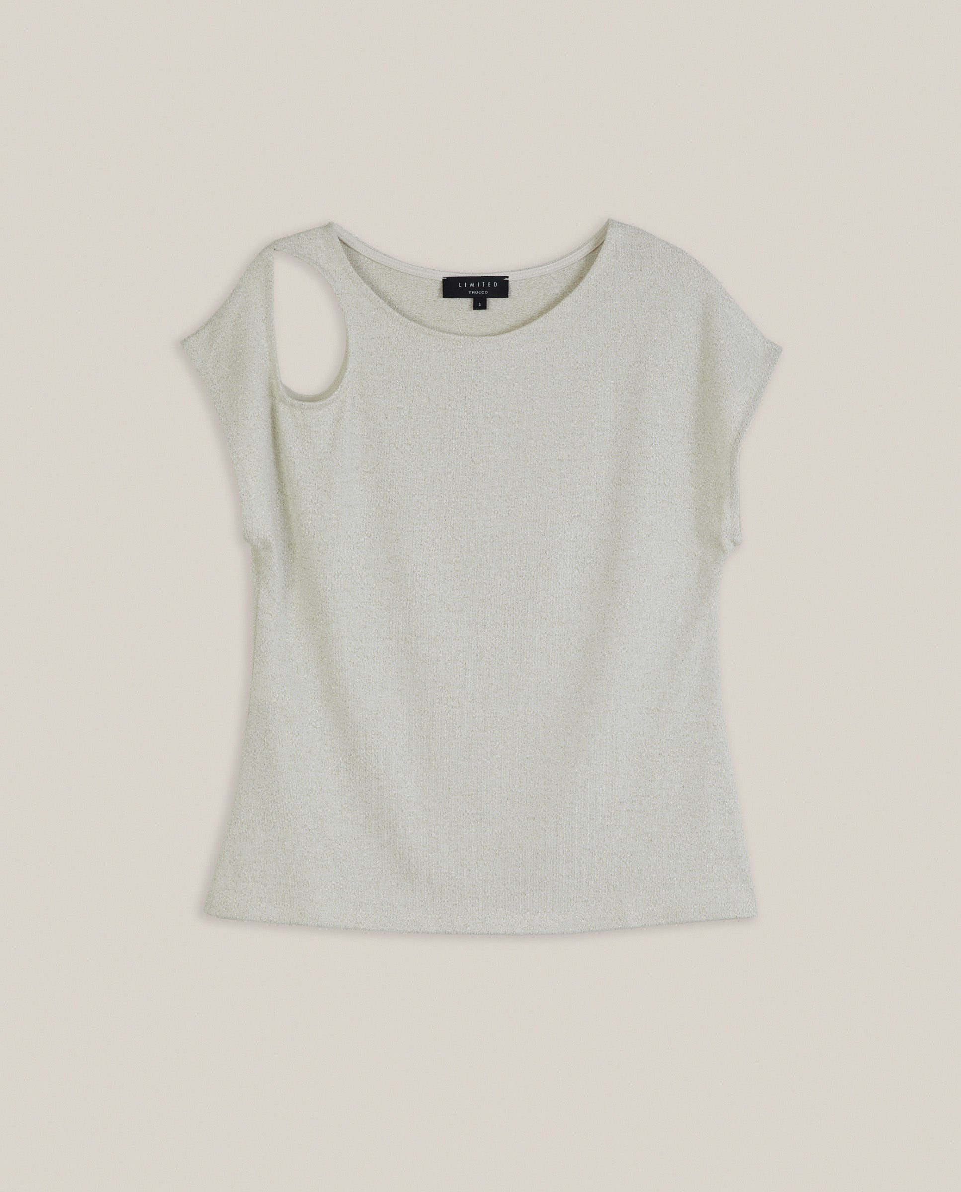 CAMISETA CUT OUT EN HOMBRO