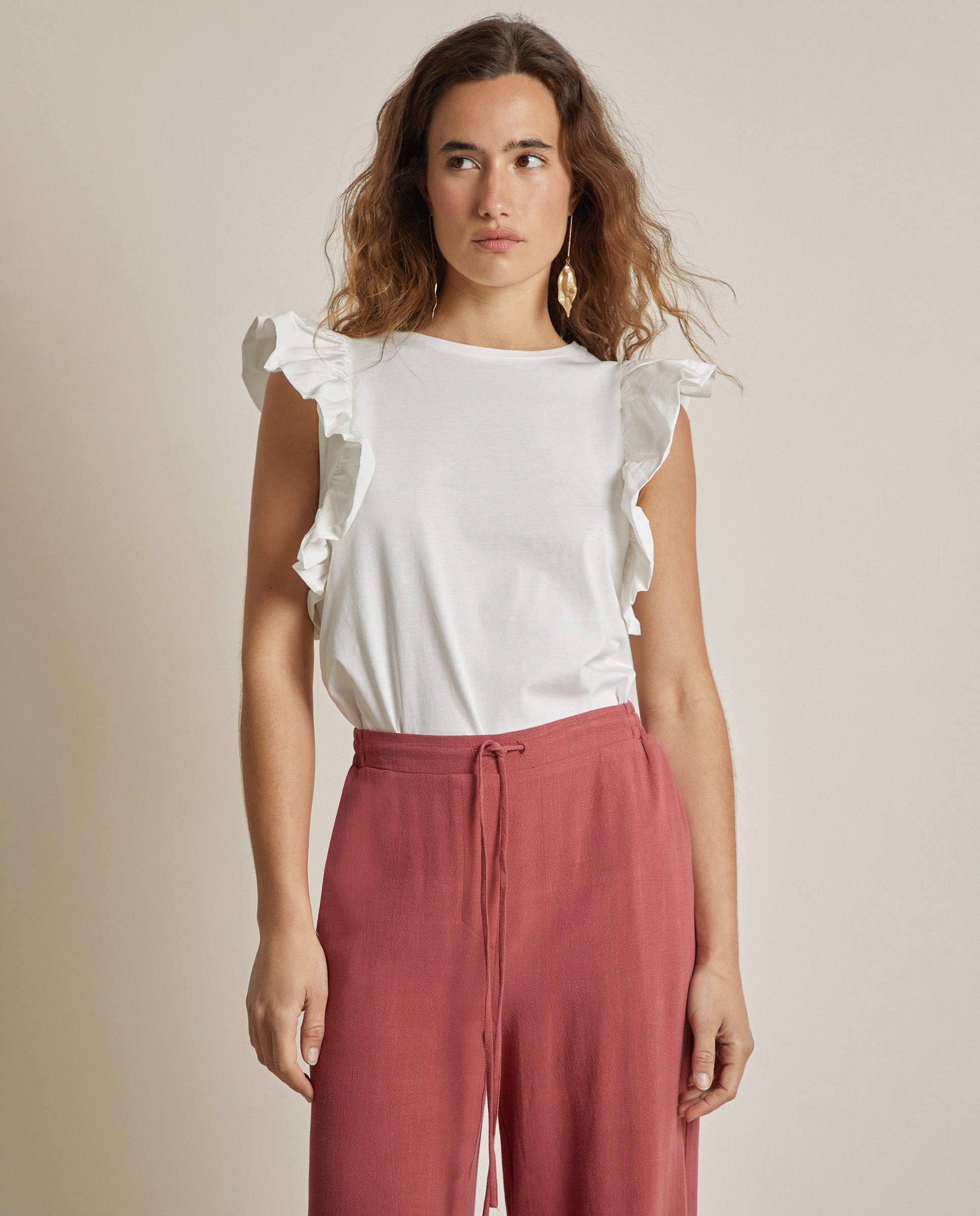CAMISETA CON VOLANTES