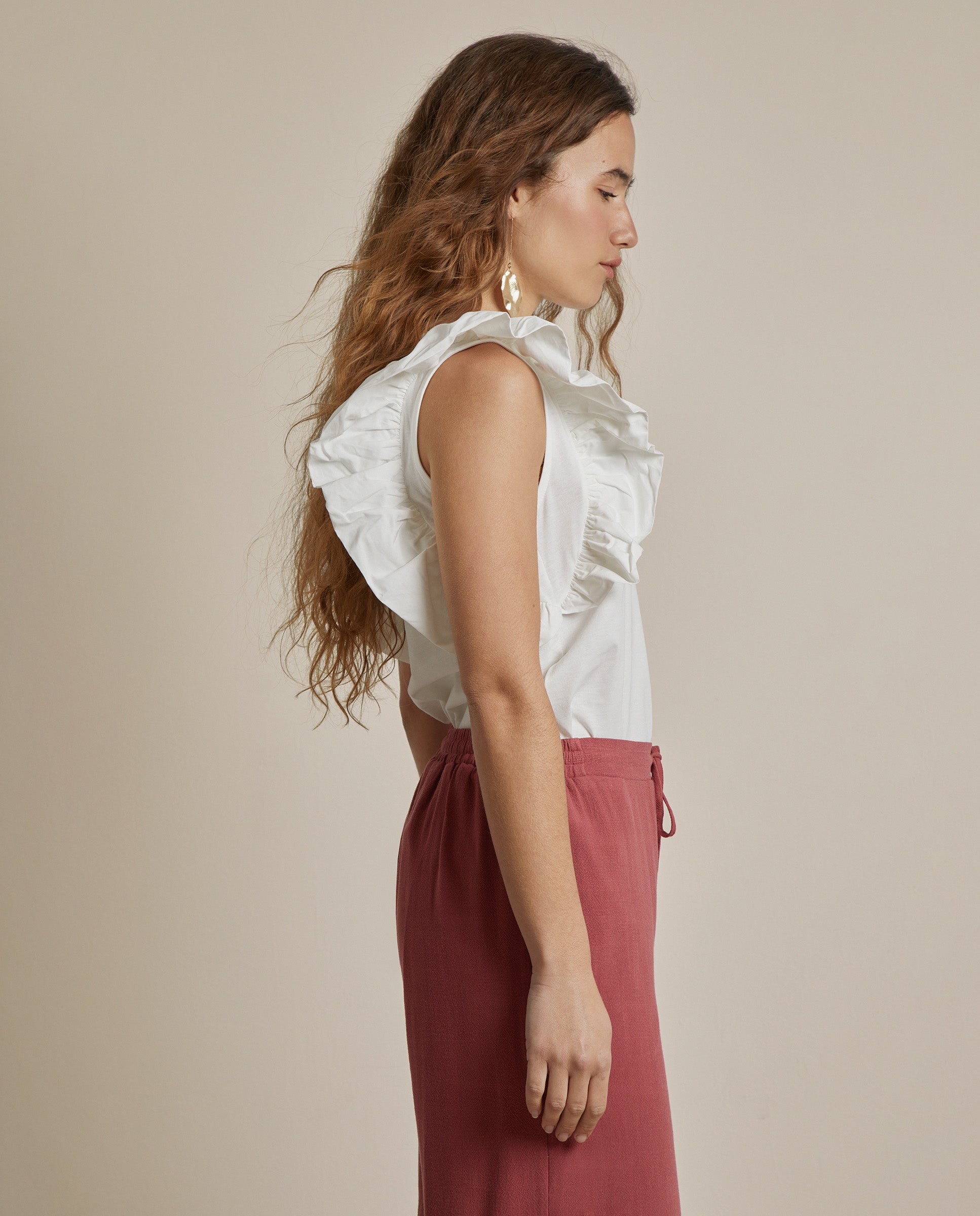 CAMISETA CON VOLANTES