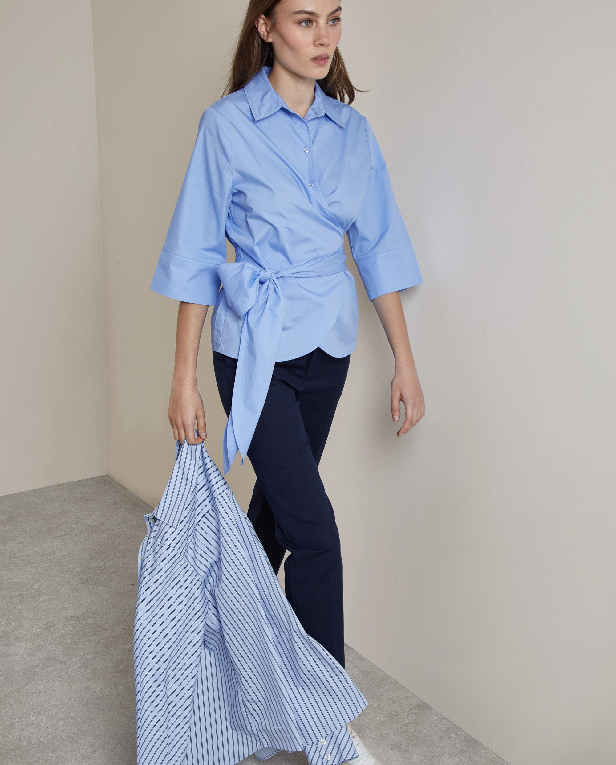 BLUSA CIERRE LATERAL