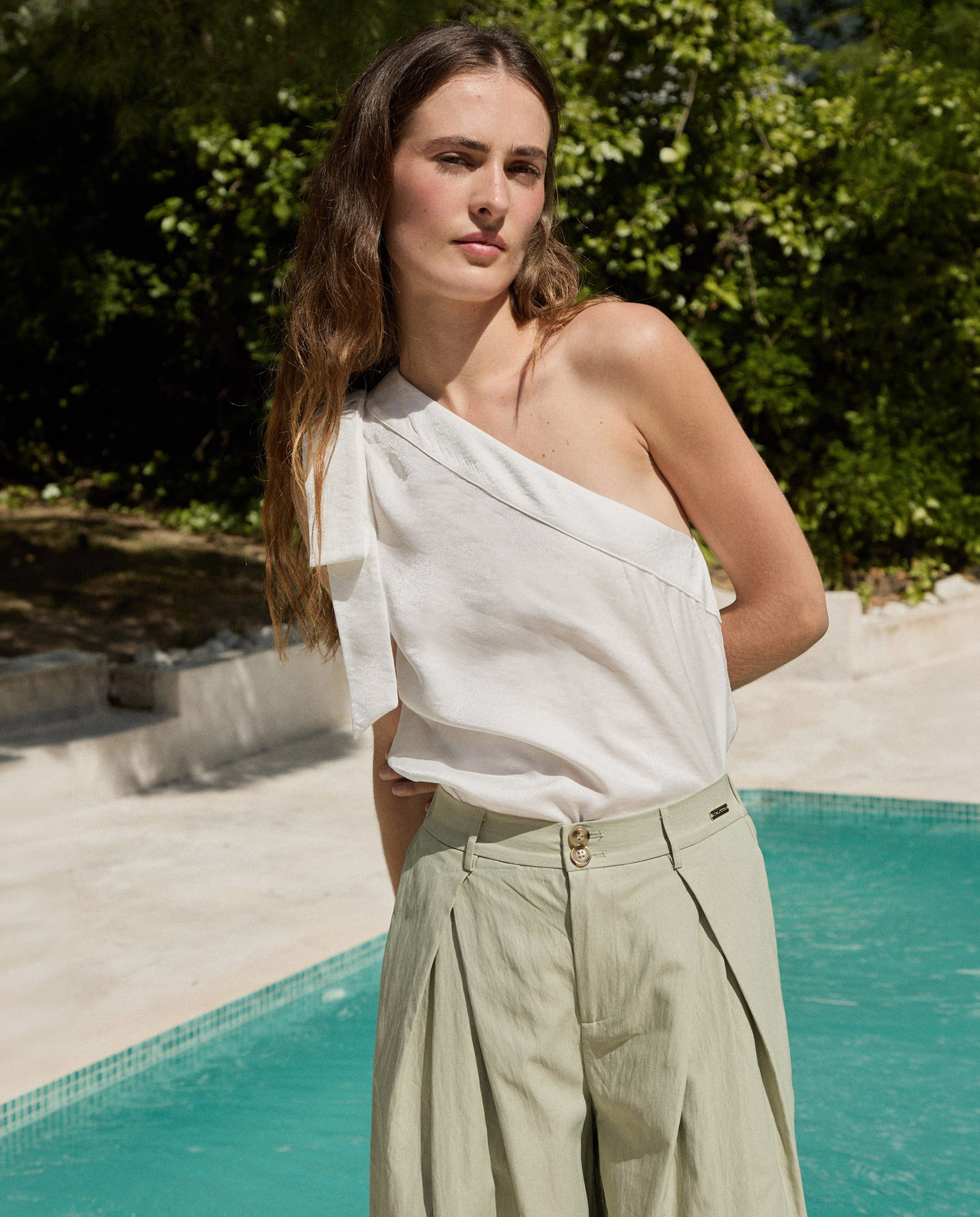 ASYMMETRIC BLOUSE