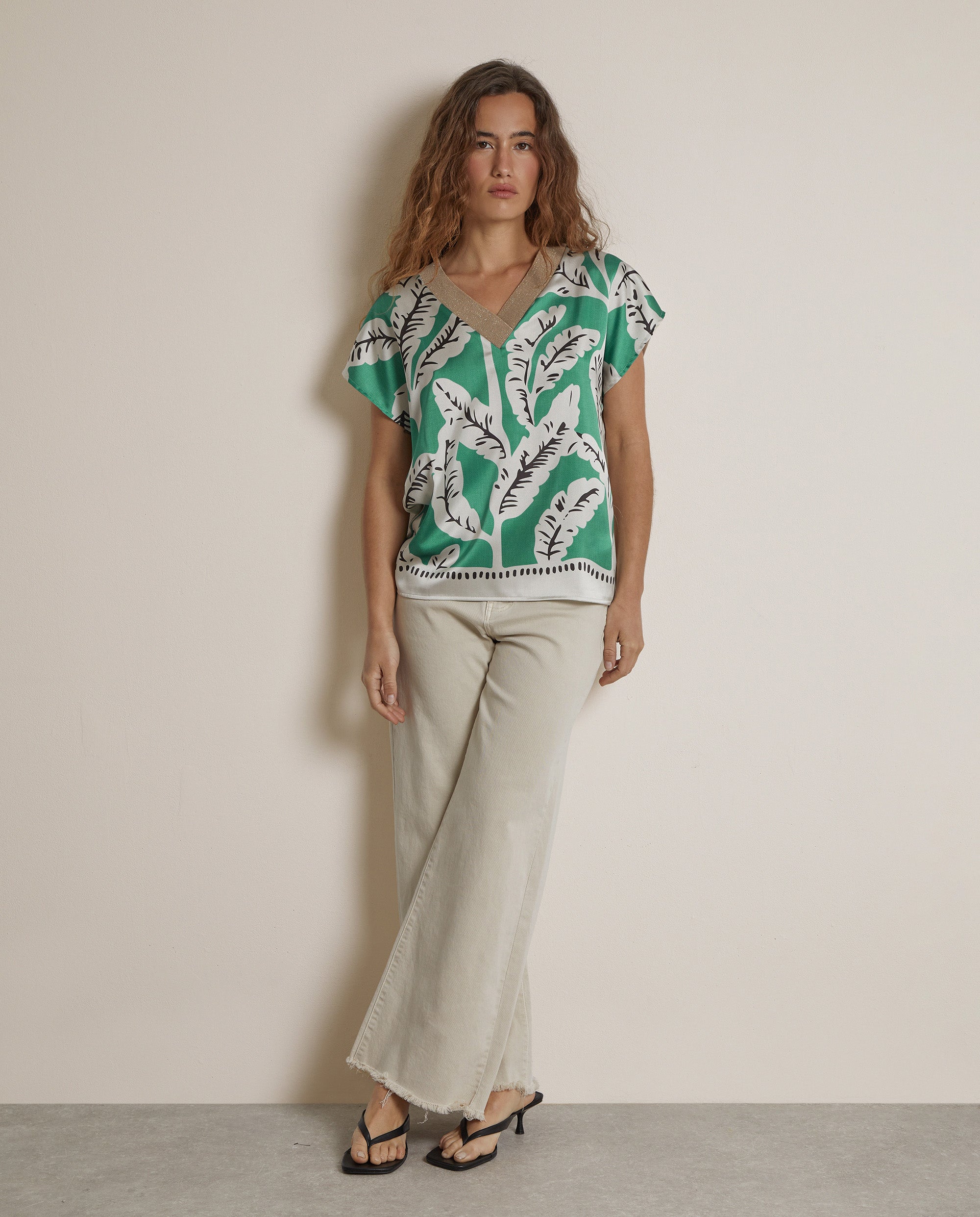 CAMISETA CUELLO BRILLO