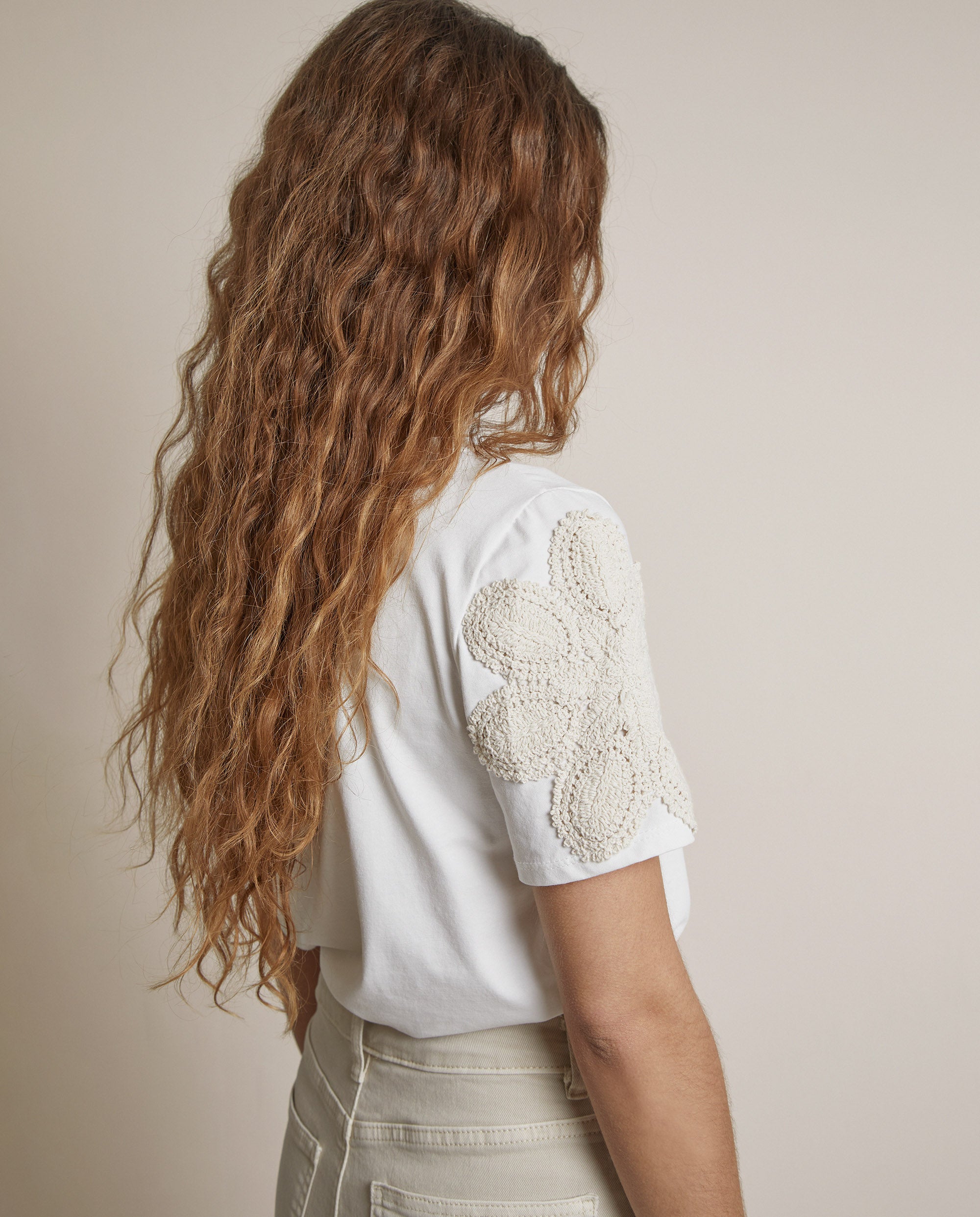 CAMISETA DETALLE MANGA