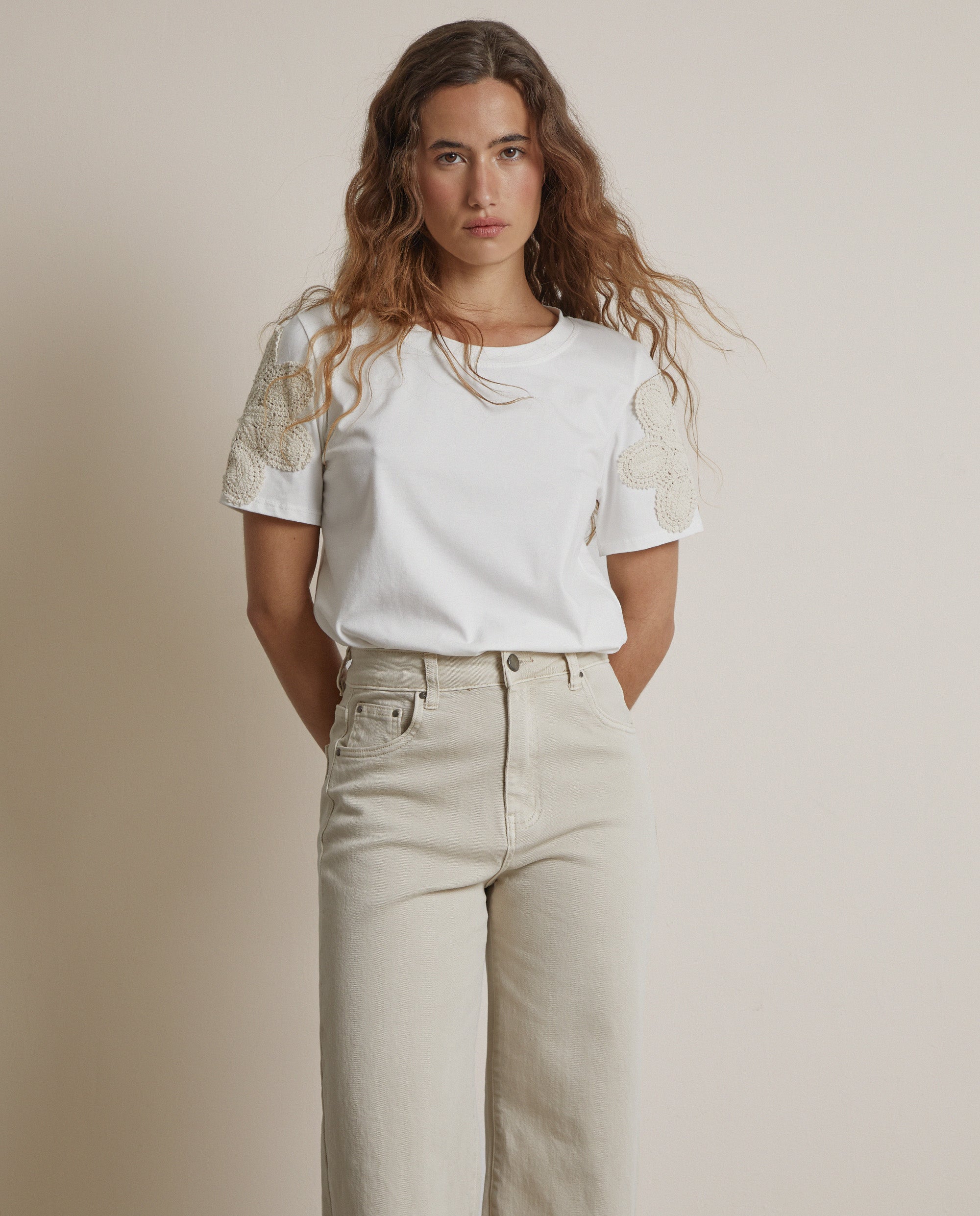 CAMISETA DETALLE MANGA