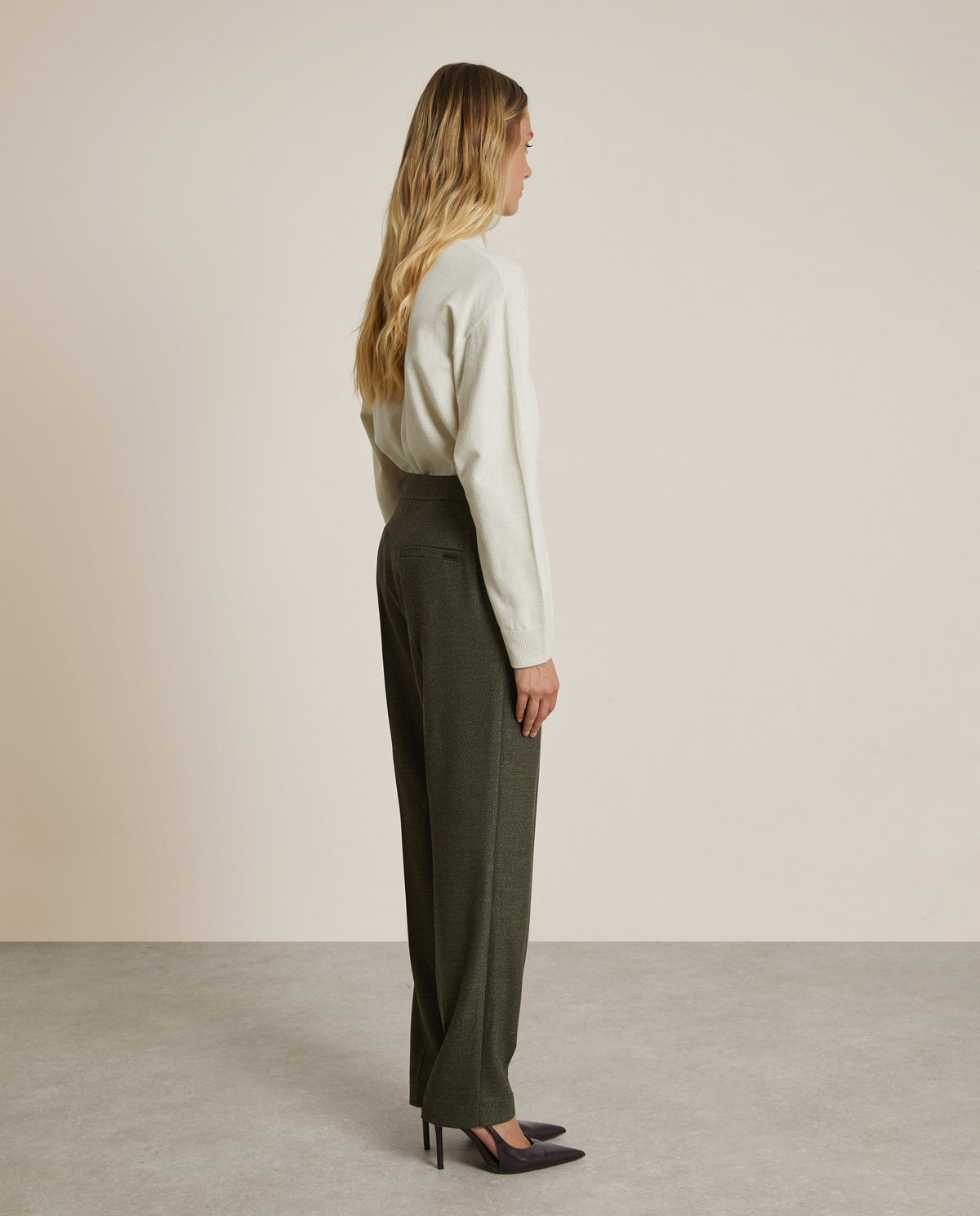 STRAIGHT KHAKI TROUSERS