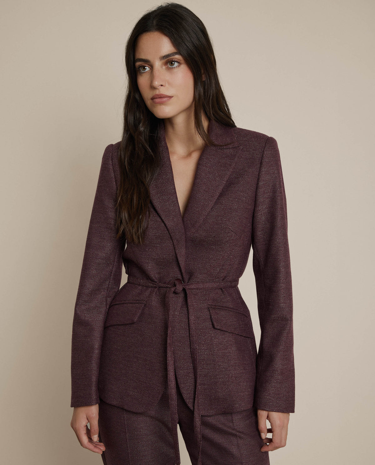 BLAZER CON CINTURÓN JASPEADO