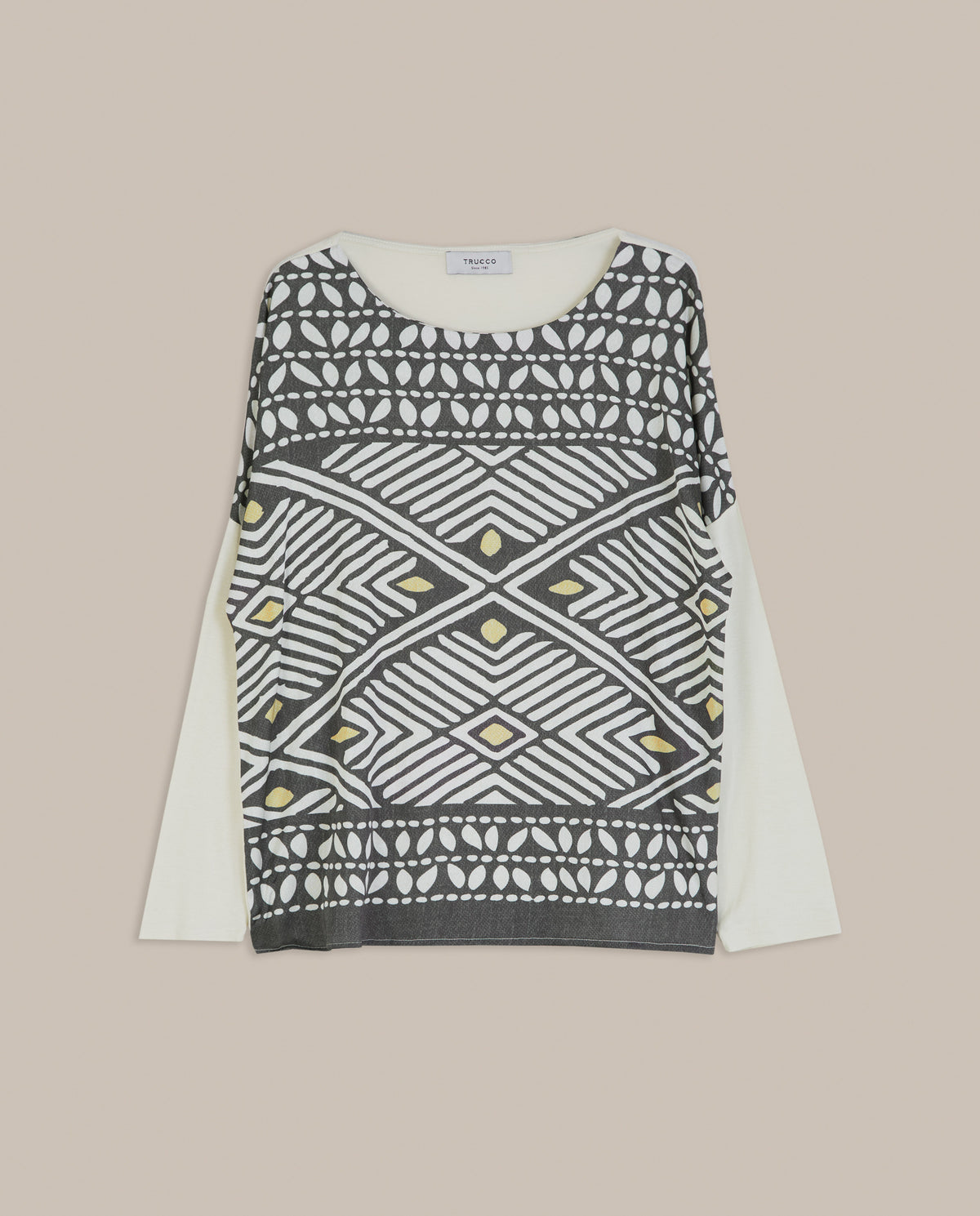 CAMISETA CON ESTAMPADO ÉTNICO