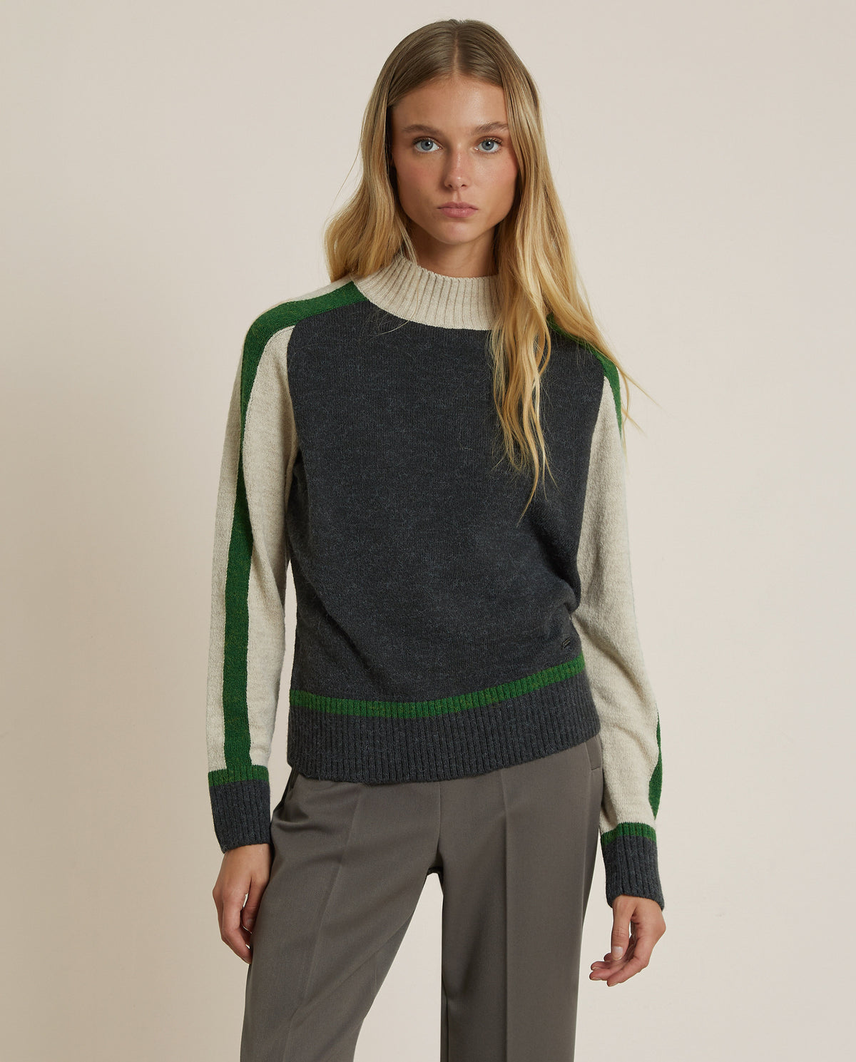 SIDE STRIPE SWEATER