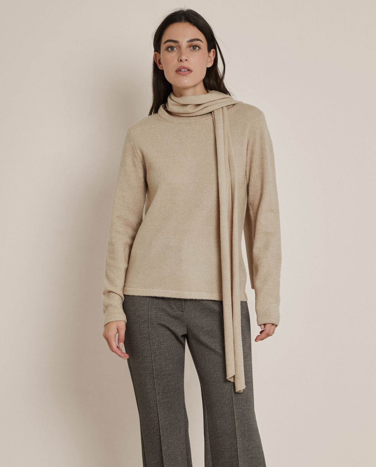 JERSEY DE PUNTO CON FOULARD INTEGRADO