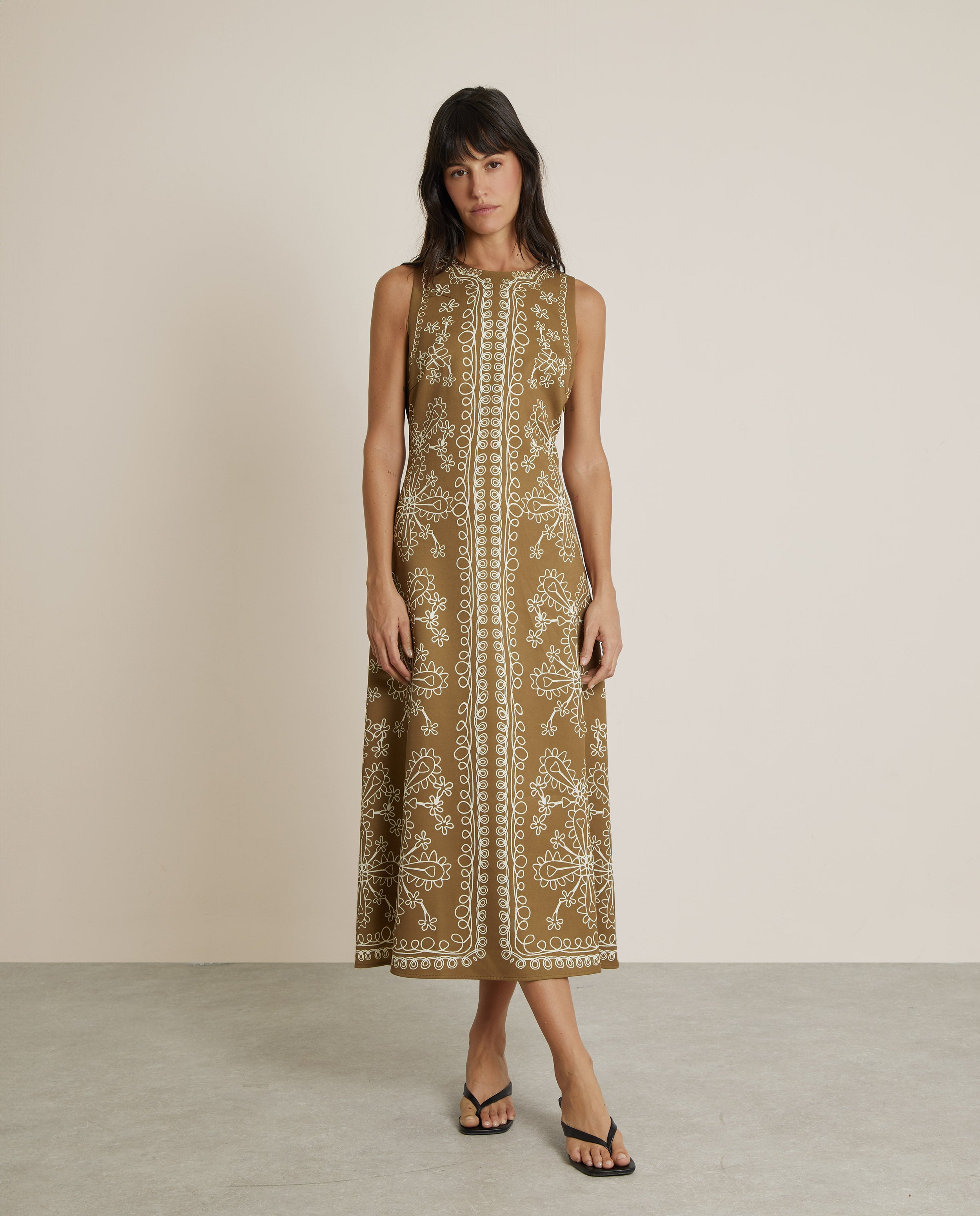 VESTIDO MIDI ESTAMPADO BORDADO