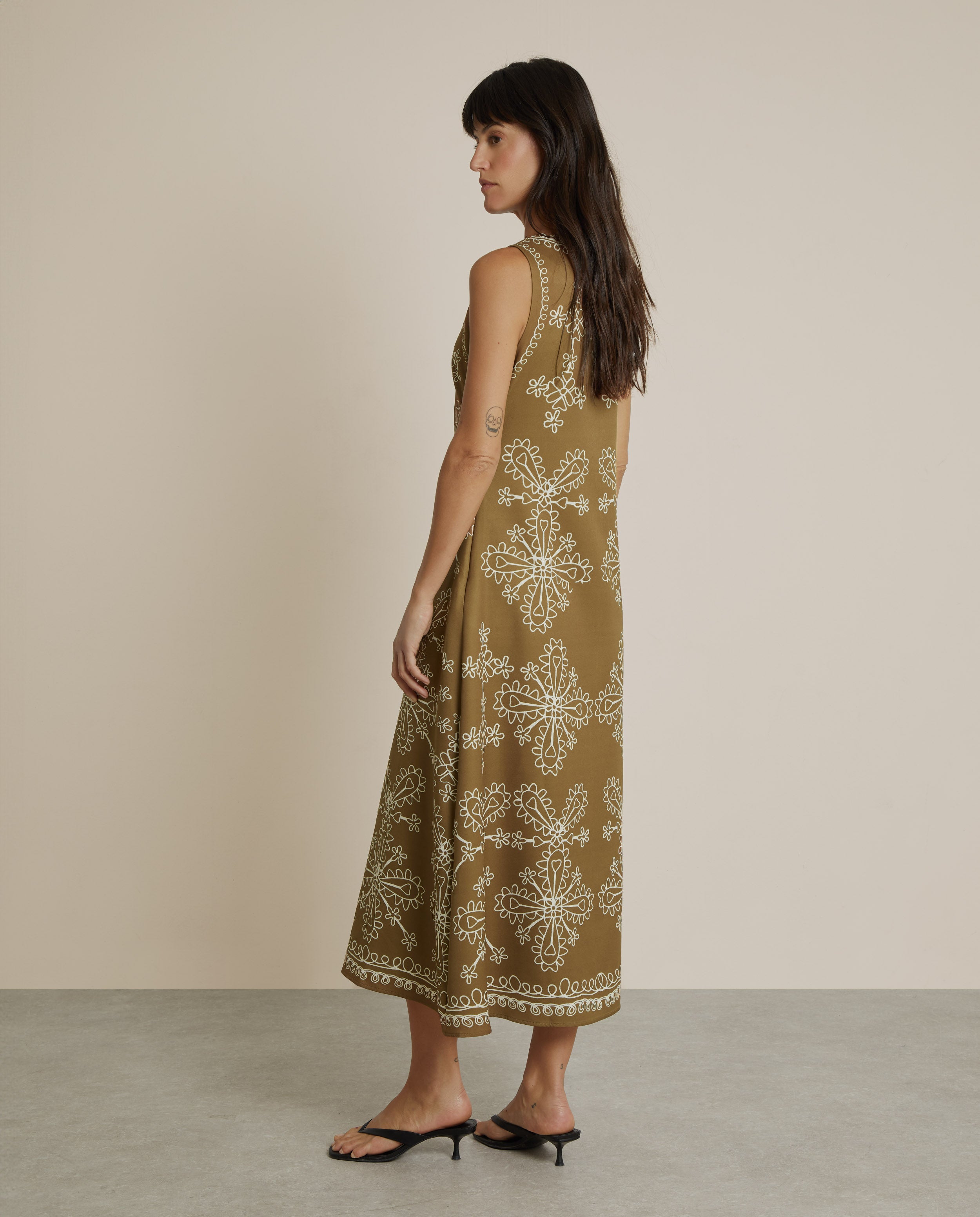 VESTIDO MIDI ESTAMPADO BORDADO