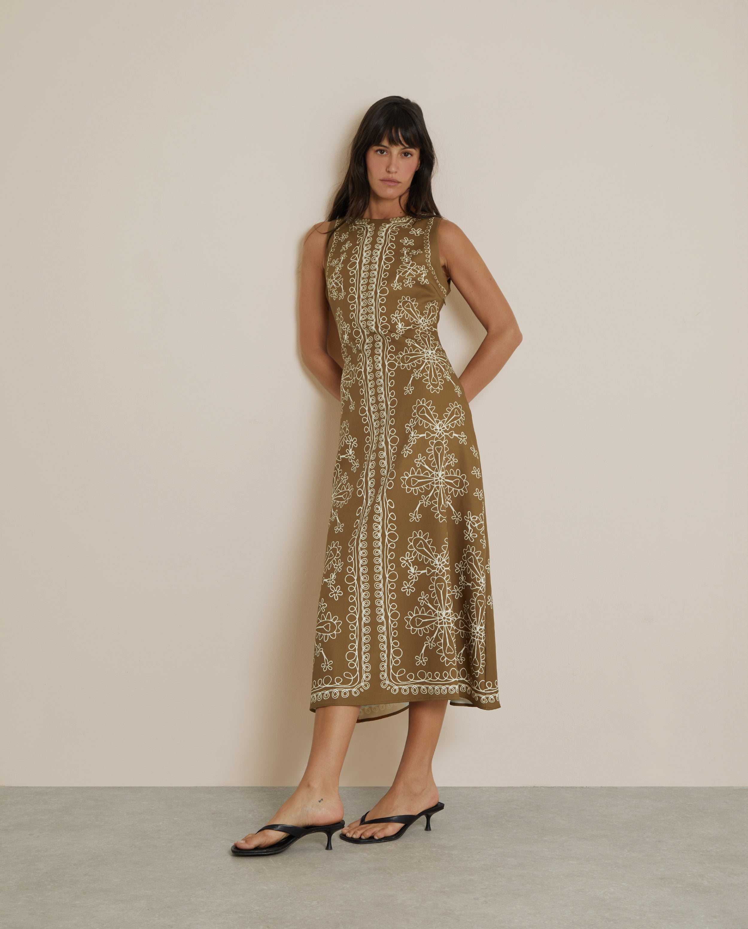 VESTIDO MIDI ESTAMPADO BORDADO