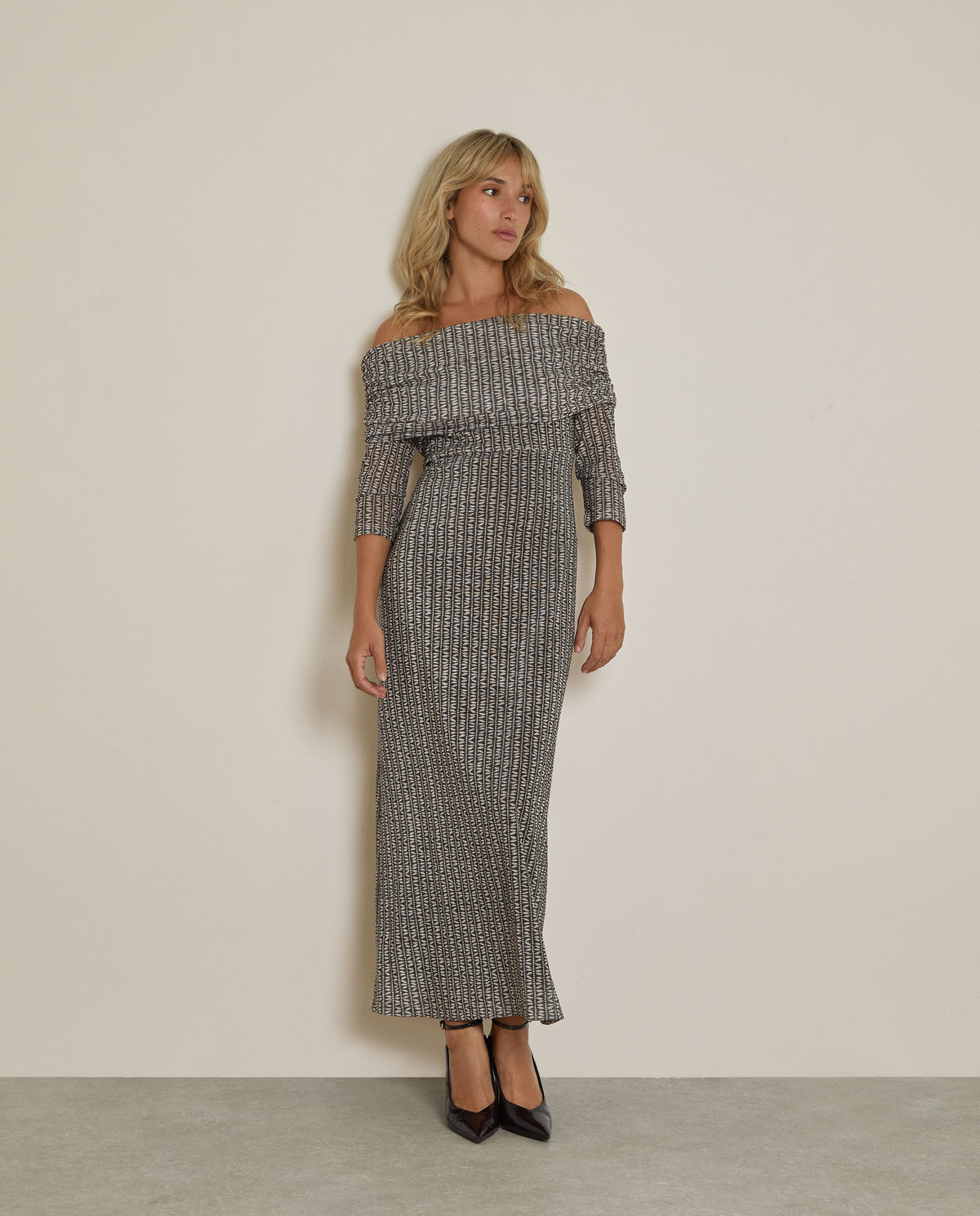 VESTIDO LARGO ESTAMPADO CON ESCOTE BARDOT
