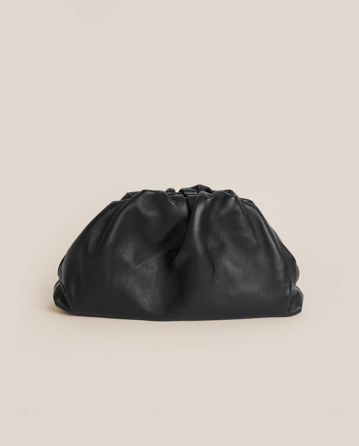 BOLSO CLUTCH DE PIEL FRUNCIDA