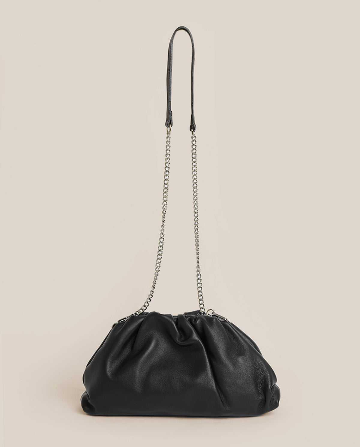 BOLSO CLUTCH DE PIEL FRUNCIDA