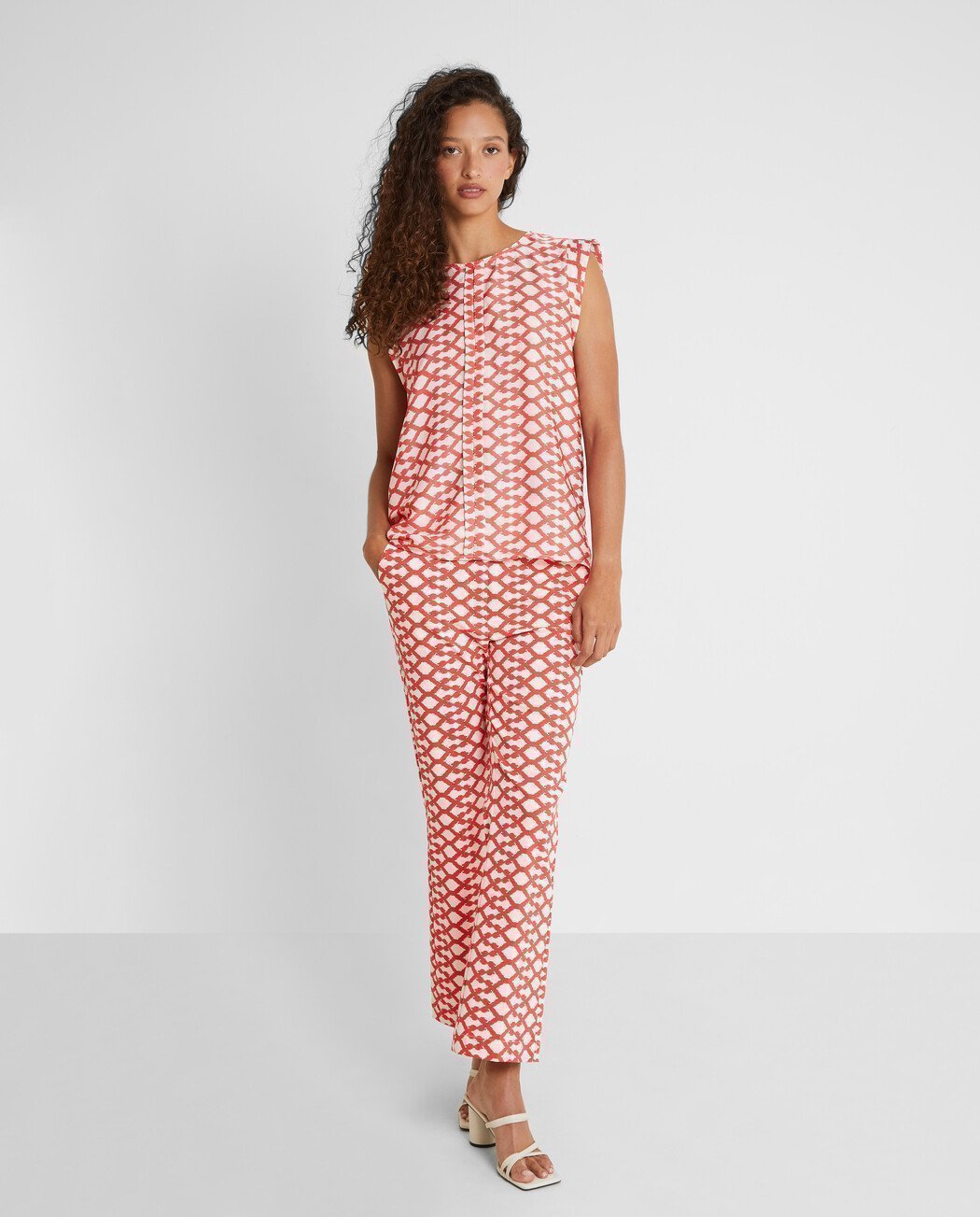 CAMISA SIN MANGAS ESTAMPADA