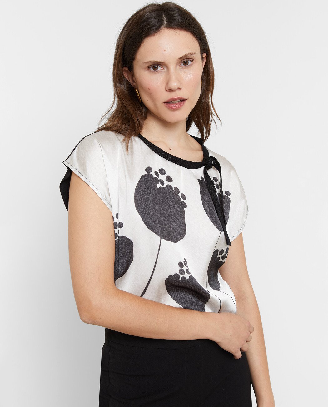 CAMISETA SATINADA FLORAL
