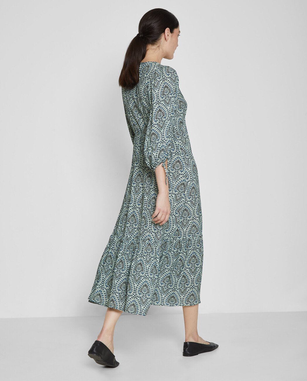 VESTIDO MIDI FLUIDO