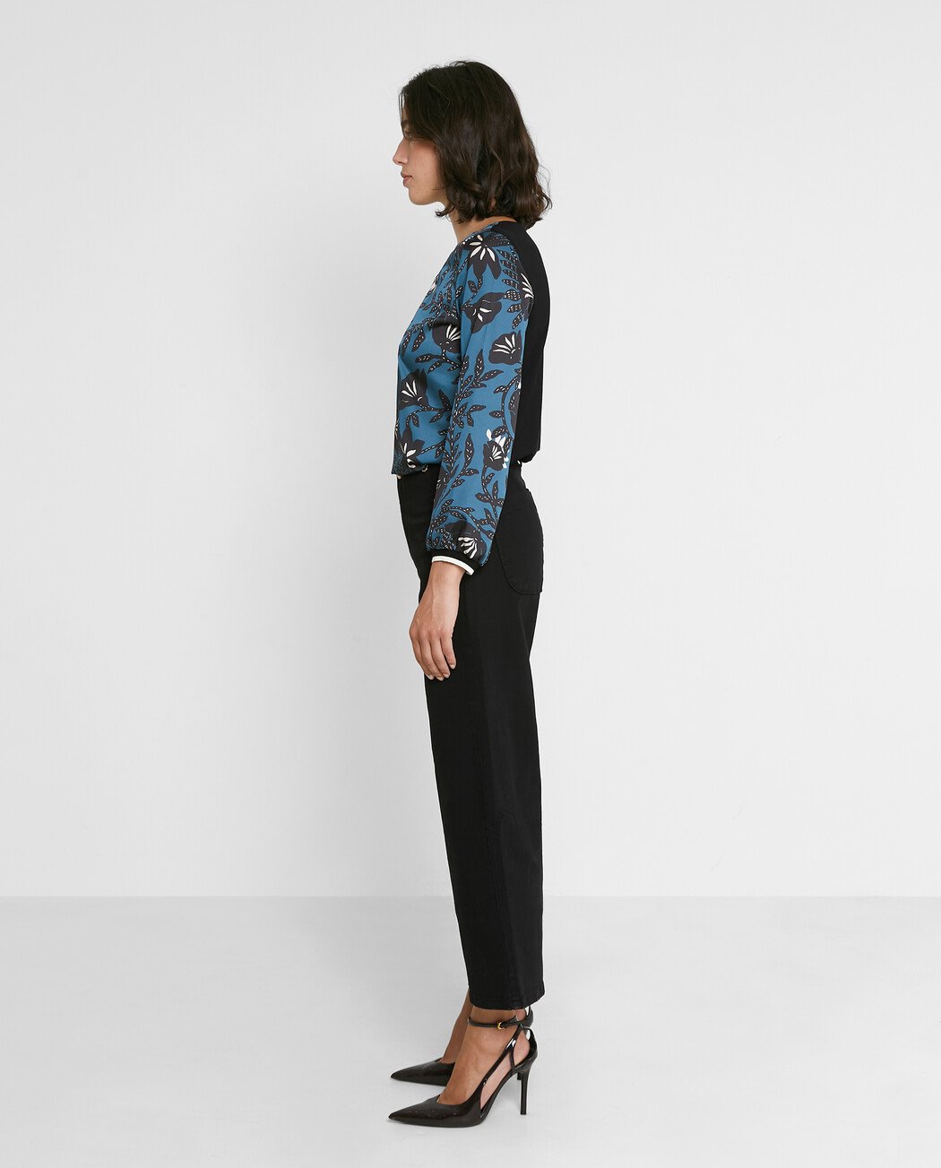 CAMISETA AZUL ESTAMPADA