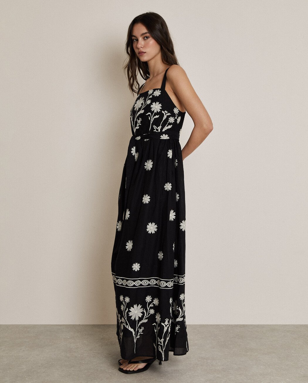 VESTIDO BORDADO